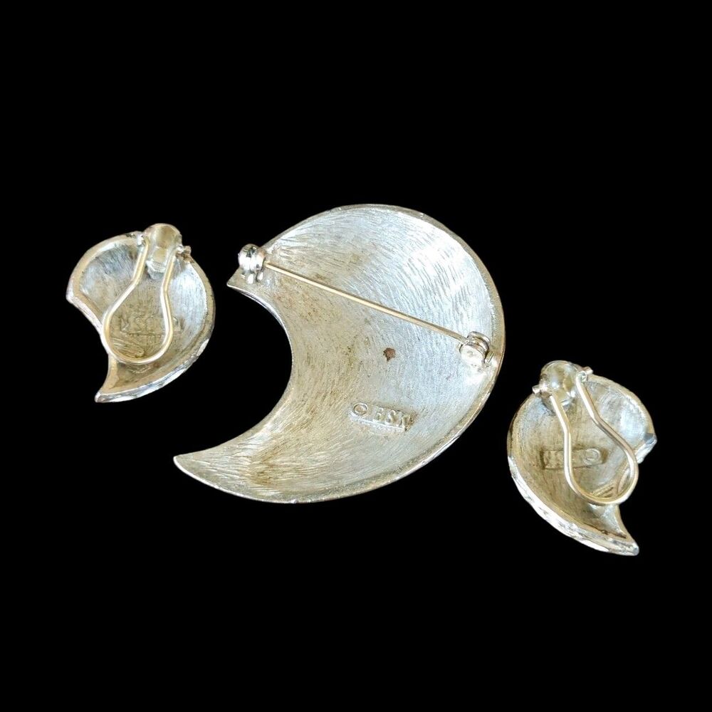 BSK Gold Tone Crescent Brooch And Clip On Earring Set Signed Vintage Jewelry - Picture 2 of 8